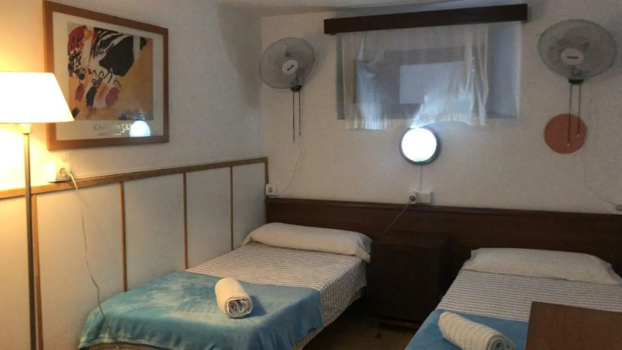 Отель Casa De Huespedes La Pena Ибица 2*,